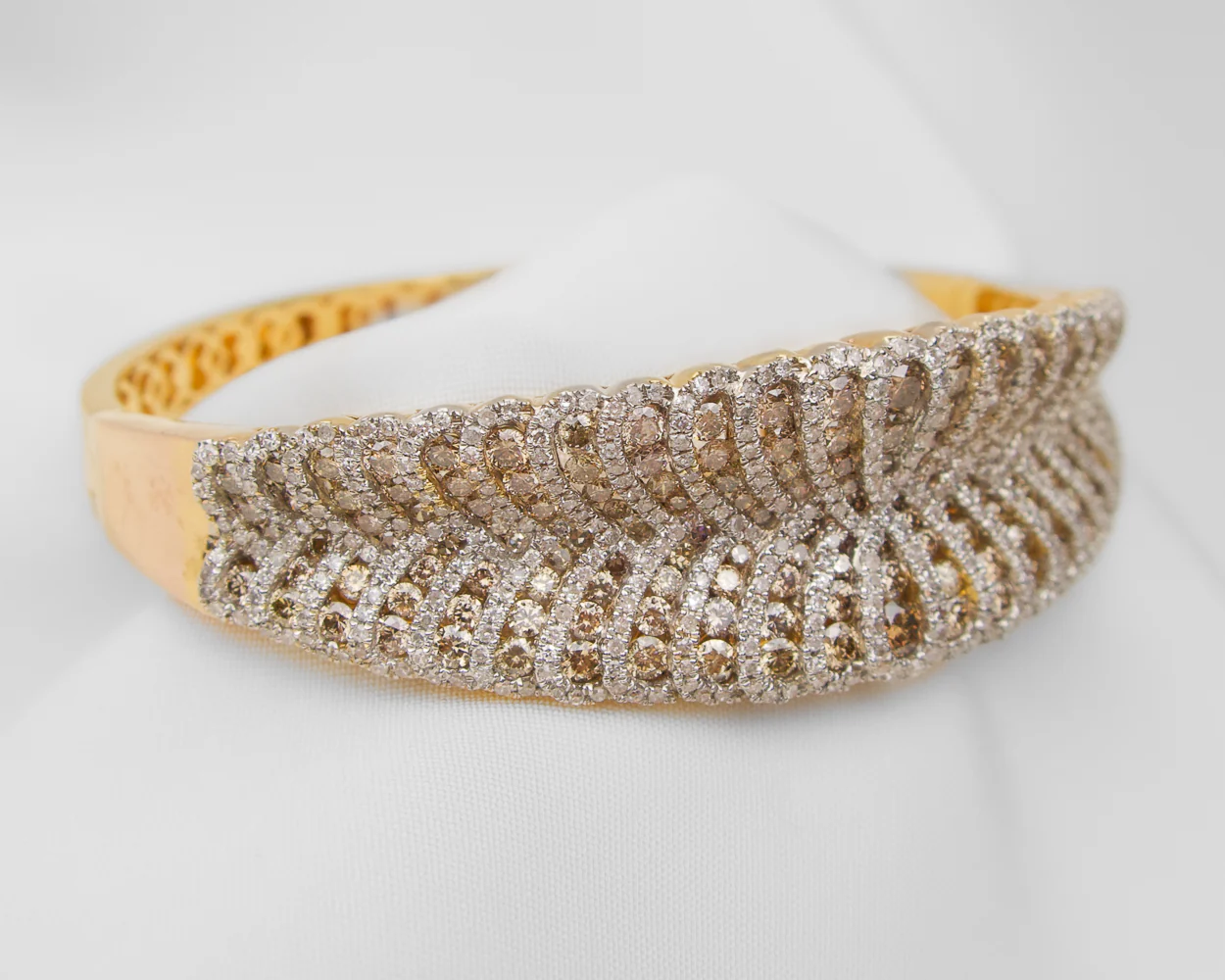 10.25-Carat Diamond Vintage Bangle - Image 2