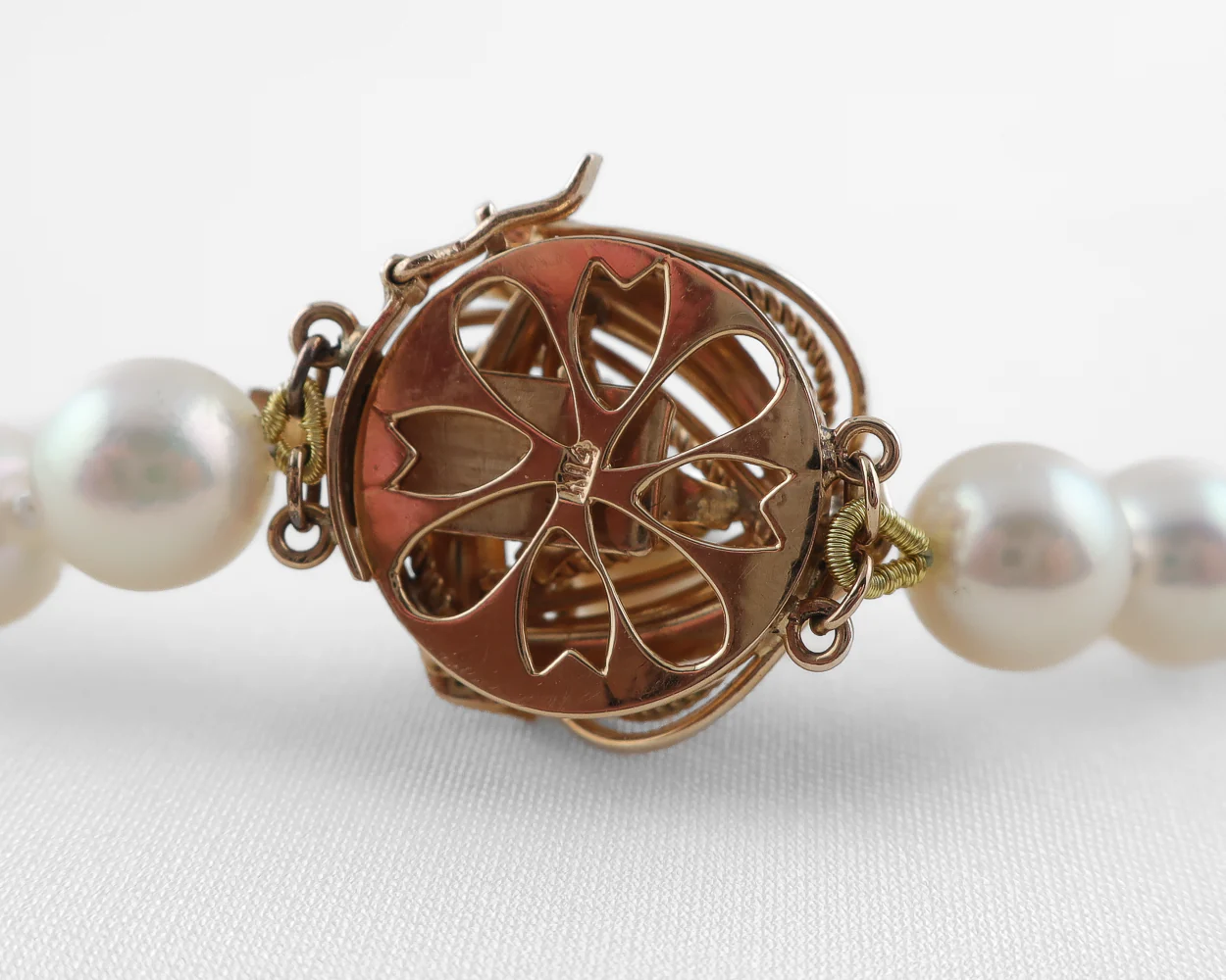 1960s Saltwater Pearl Strand with Fancy Clasp - Image 4