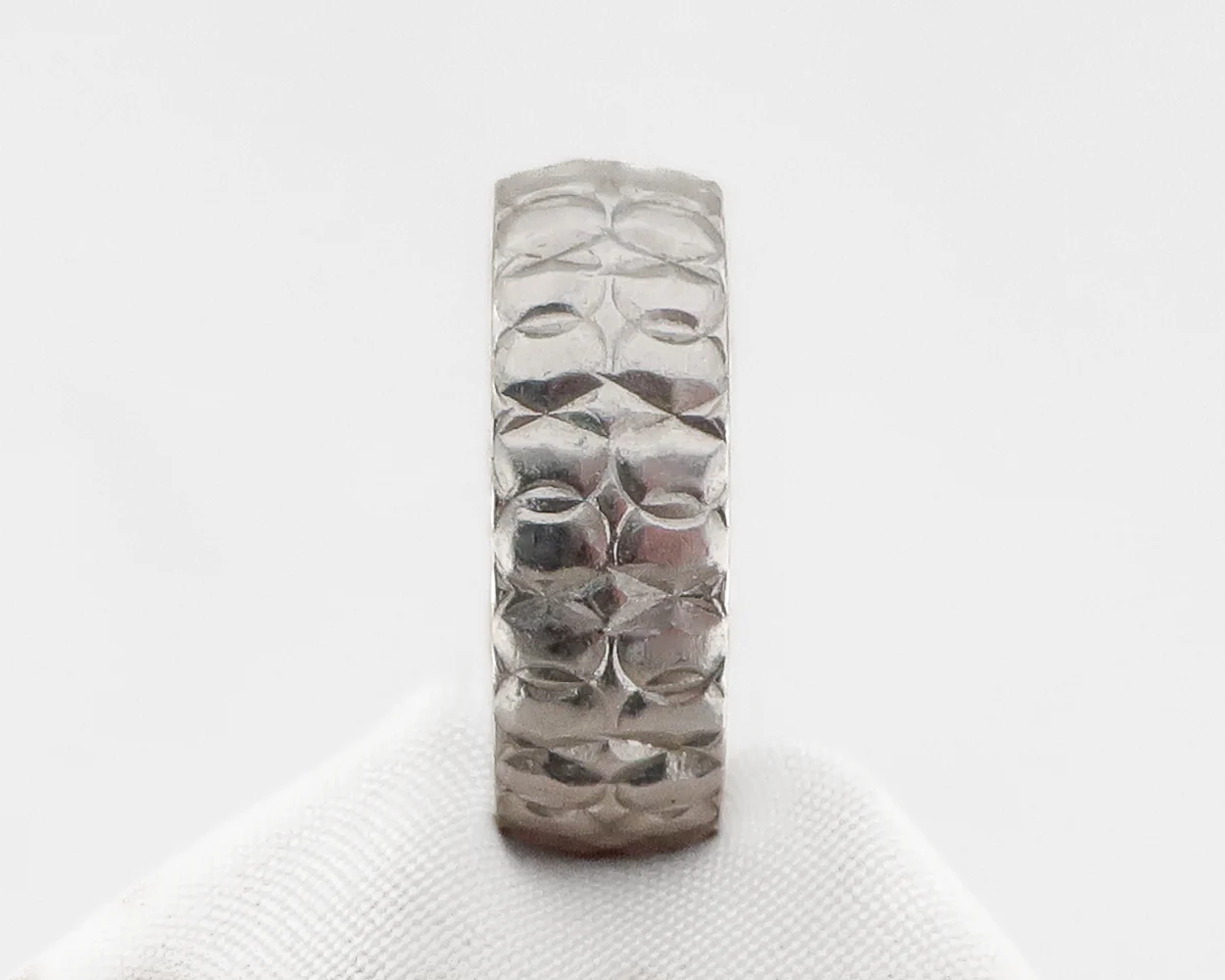 1970s Platinum Engraved Band - Image 2