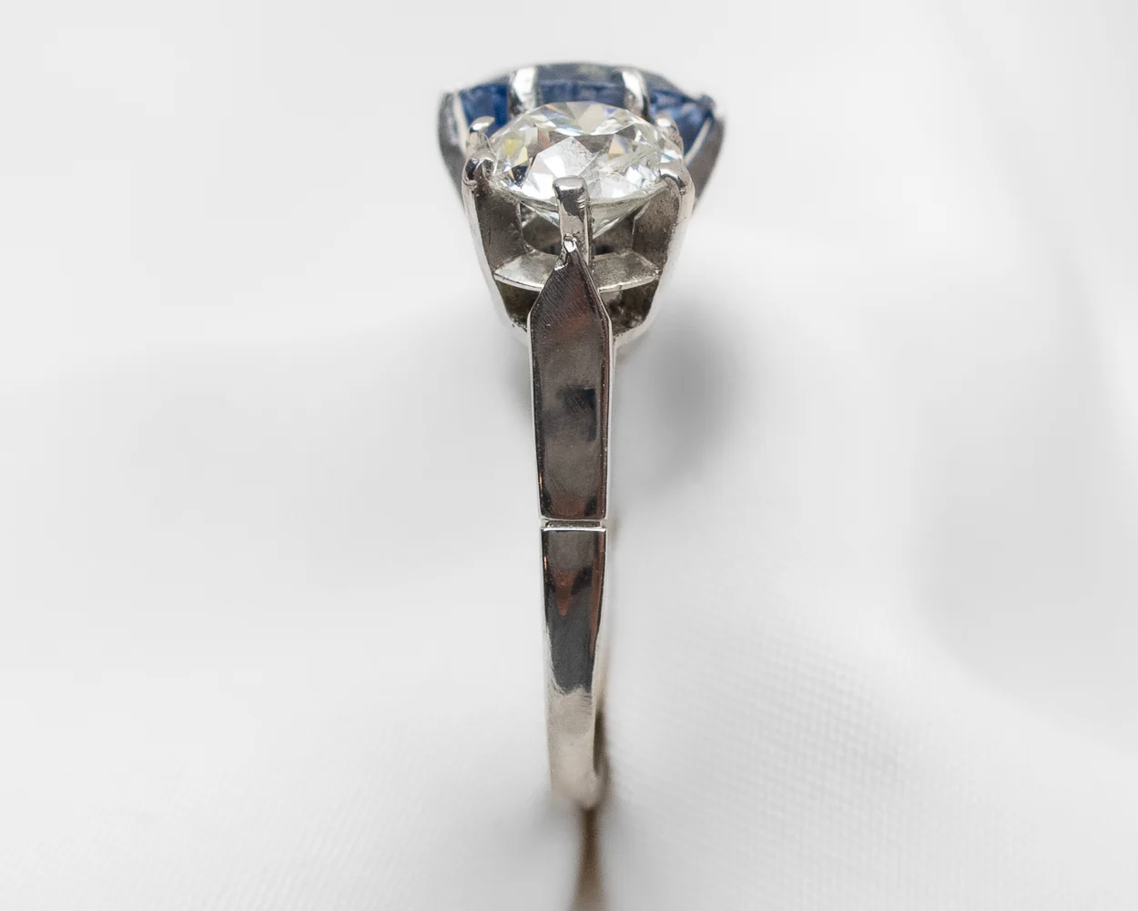 Art Deco 3-Stone Sapphire & Diamond Ring - Image 5
