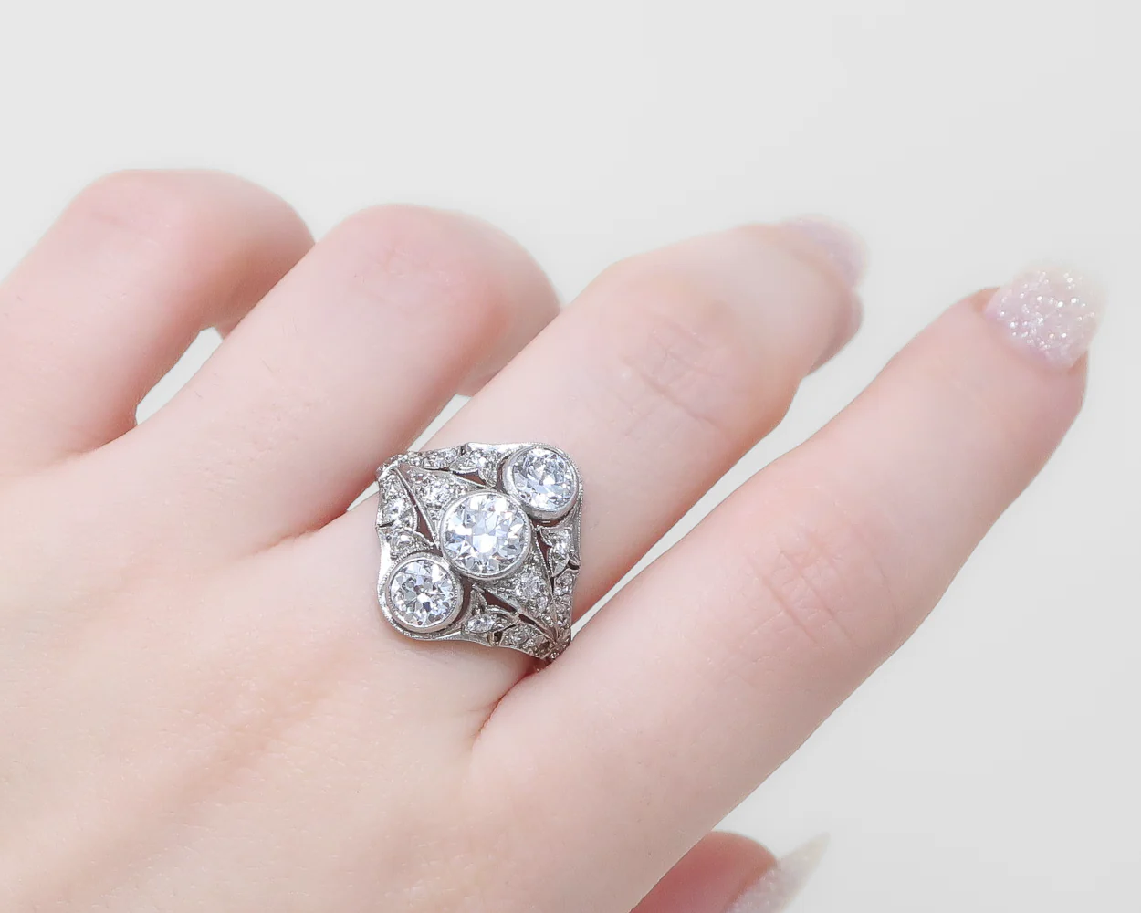 Art Deco 3-Stone Diamond Dinner Ring - Image 5