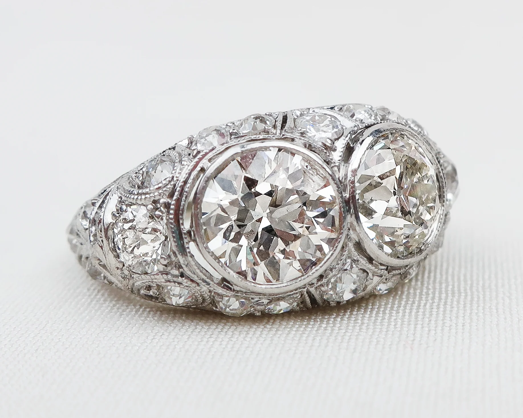 Art Deco Double-Diamond Filigree Ring - Image 5