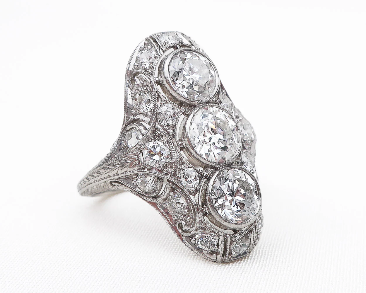Art Deco North-South Diamond Filigree Cocktail Ring