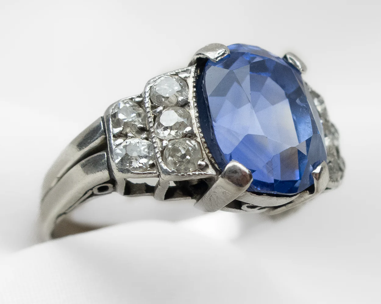 Art Deco Sapphire & Diamond Ring - Image 2