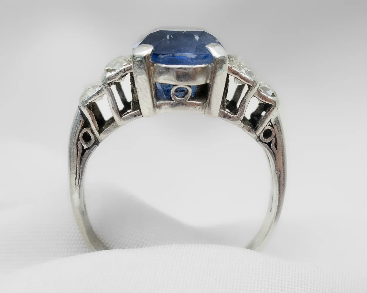 Art Deco Sapphire & Diamond Ring - Image 3