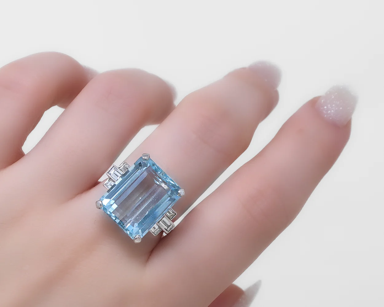 Midcentury Aquamarine Ring with Baguette Diamonds - Image 4