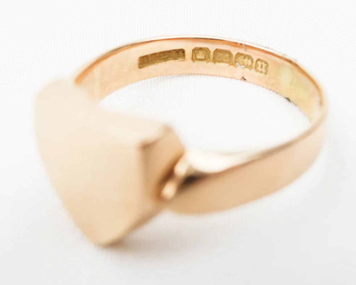 Victorian Birmingham Shield-Shaped Signet Ring - Image 2