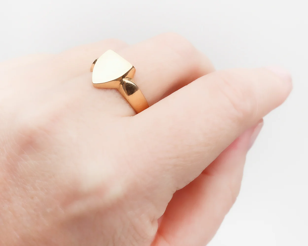 Victorian Birmingham Shield-Shaped Signet Ring - Image 5