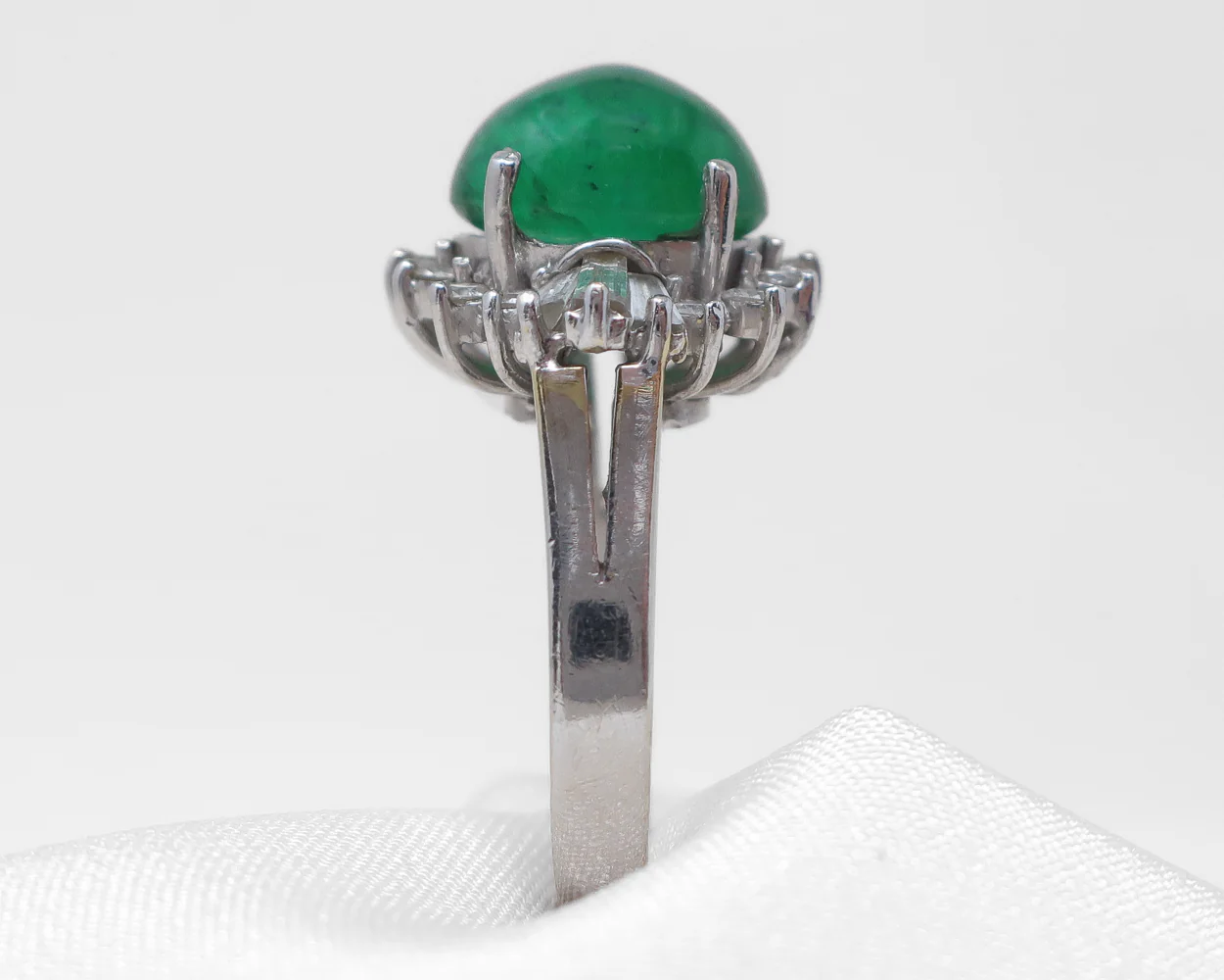 Midcentury Emerald Cabochon Ring with Diamonds - Image 3