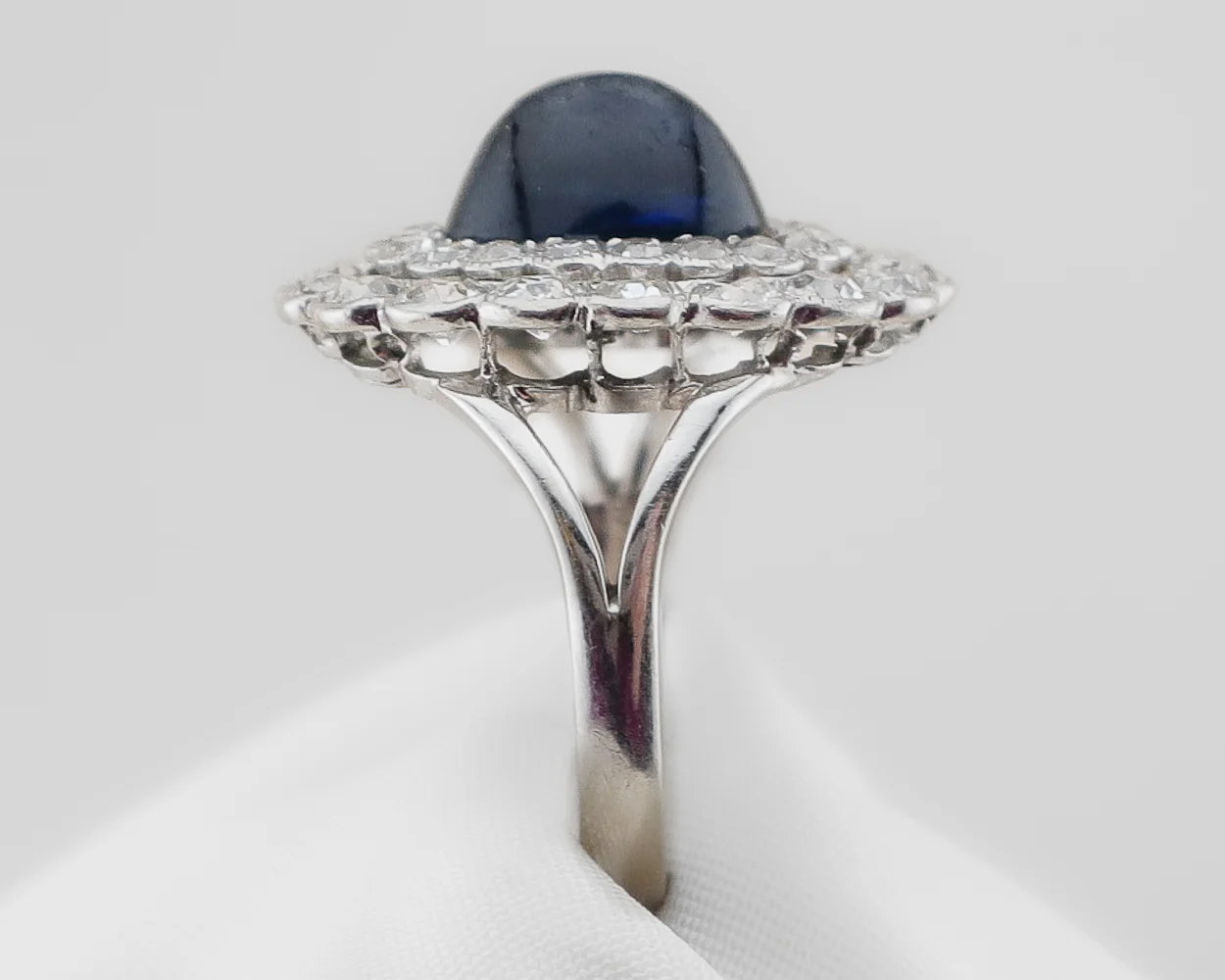 Art Deco Sapphire and Diamond Halo Ring - Image 3