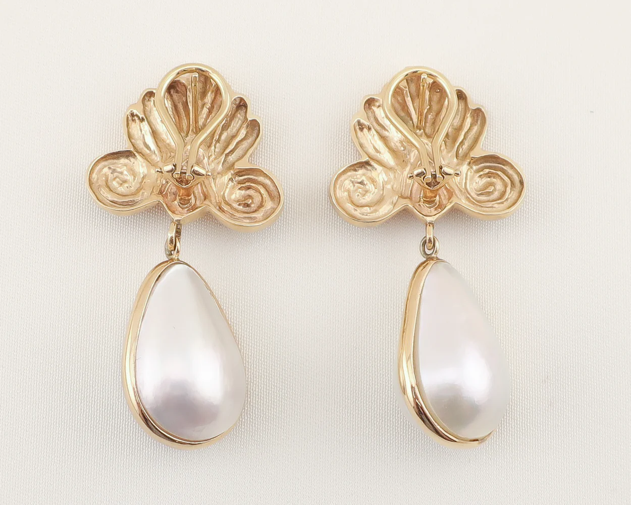 1970s Mabe Pearl Earrings with Sapphires - Image 3