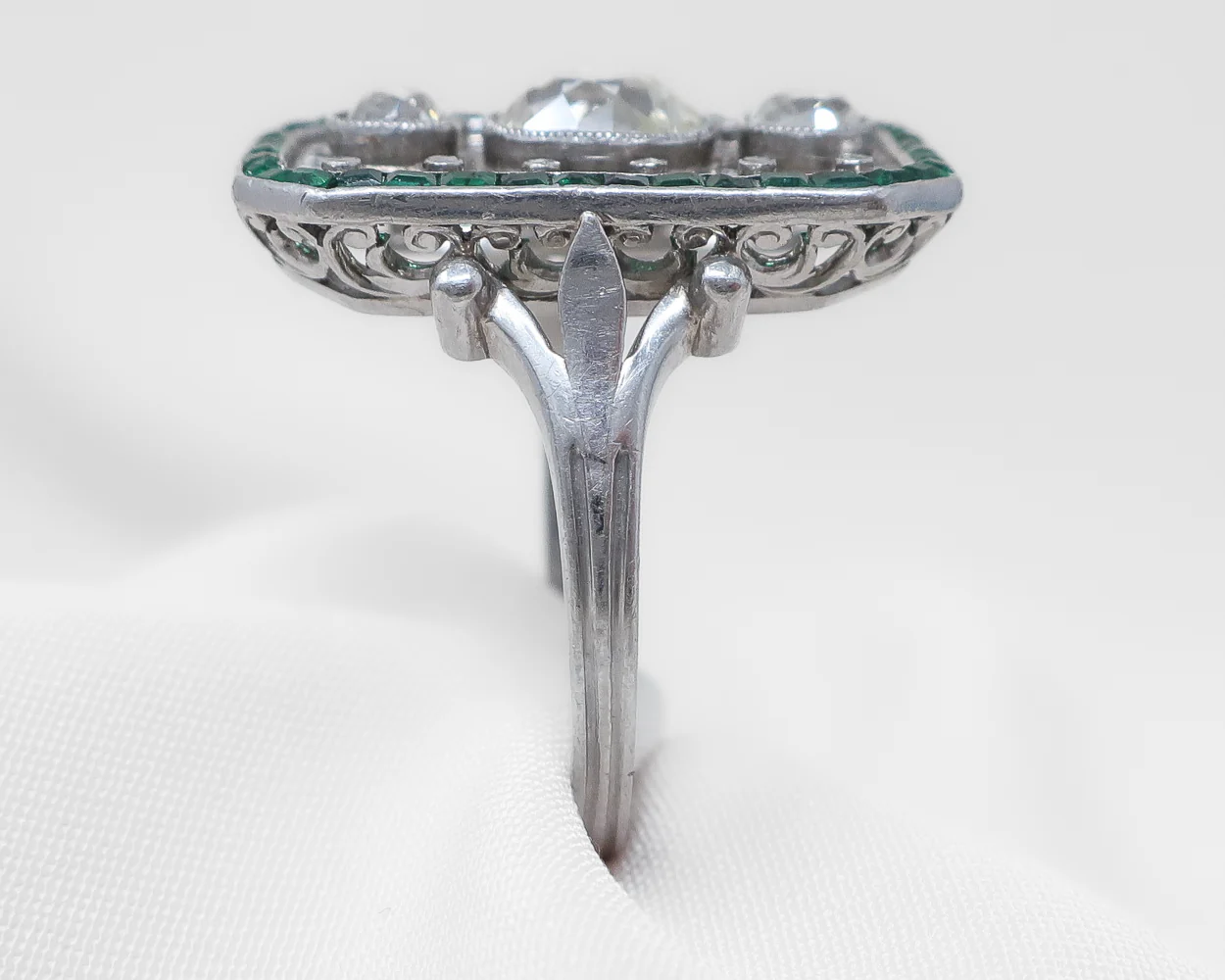 Art Deco Octagonal Diamond & Emerald Ring - Image 3