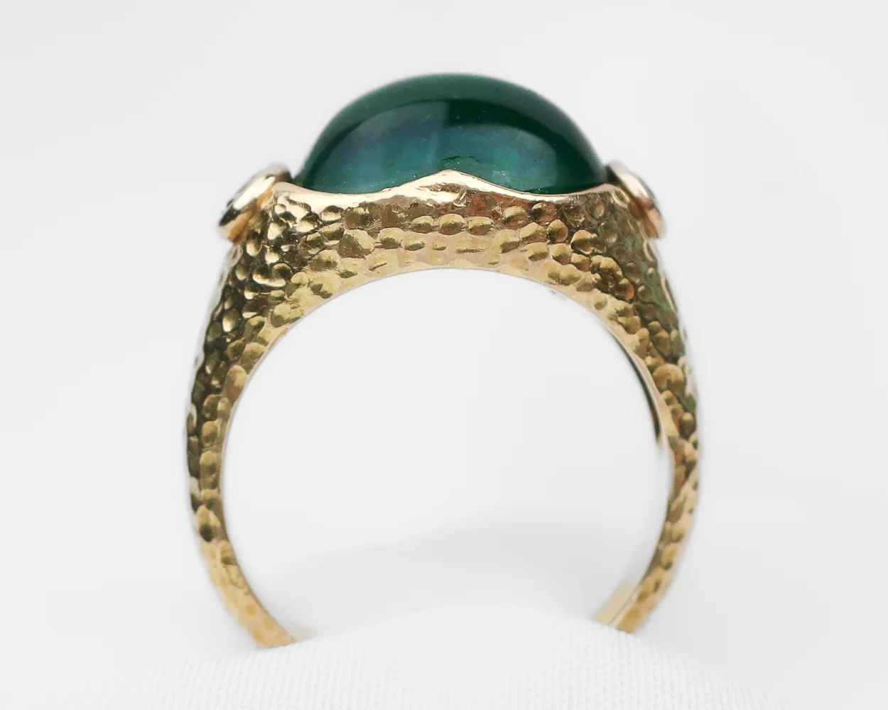Late-Midcentury French Emerald & Diamond Ring - Image 4