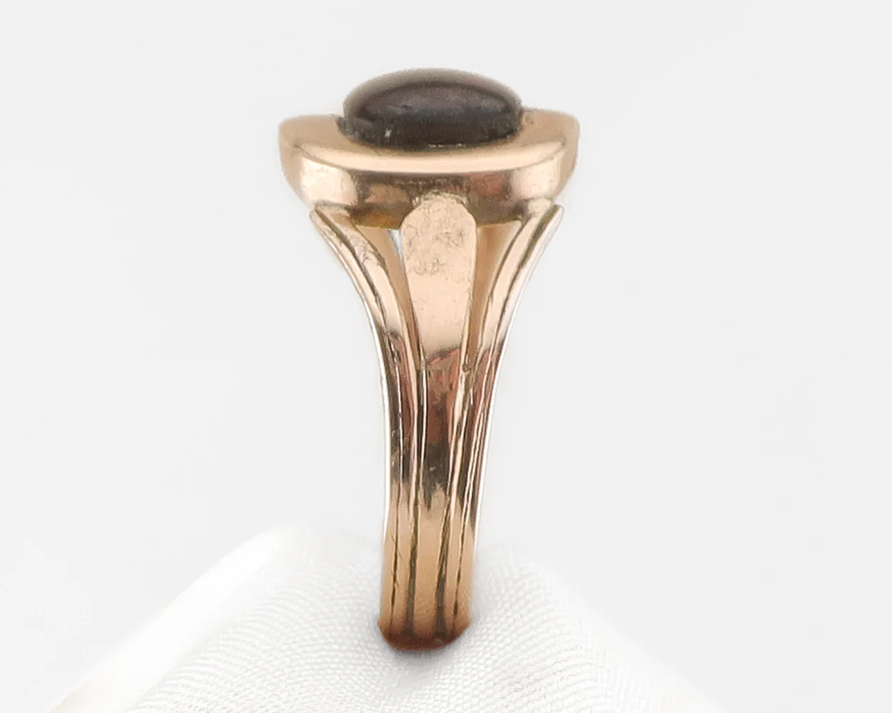 Garnet Memorial Ring Dated 1914 - Image 2