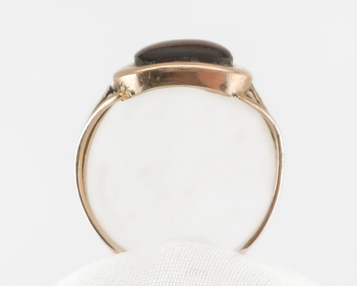 Garnet Memorial Ring Dated 1914 - Image 3