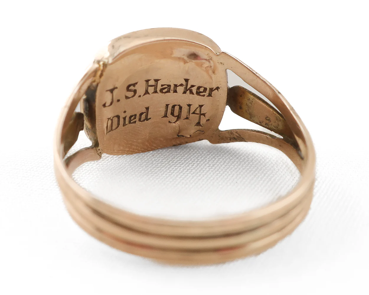 Garnet Memorial Ring Dated 1914 - Image 4