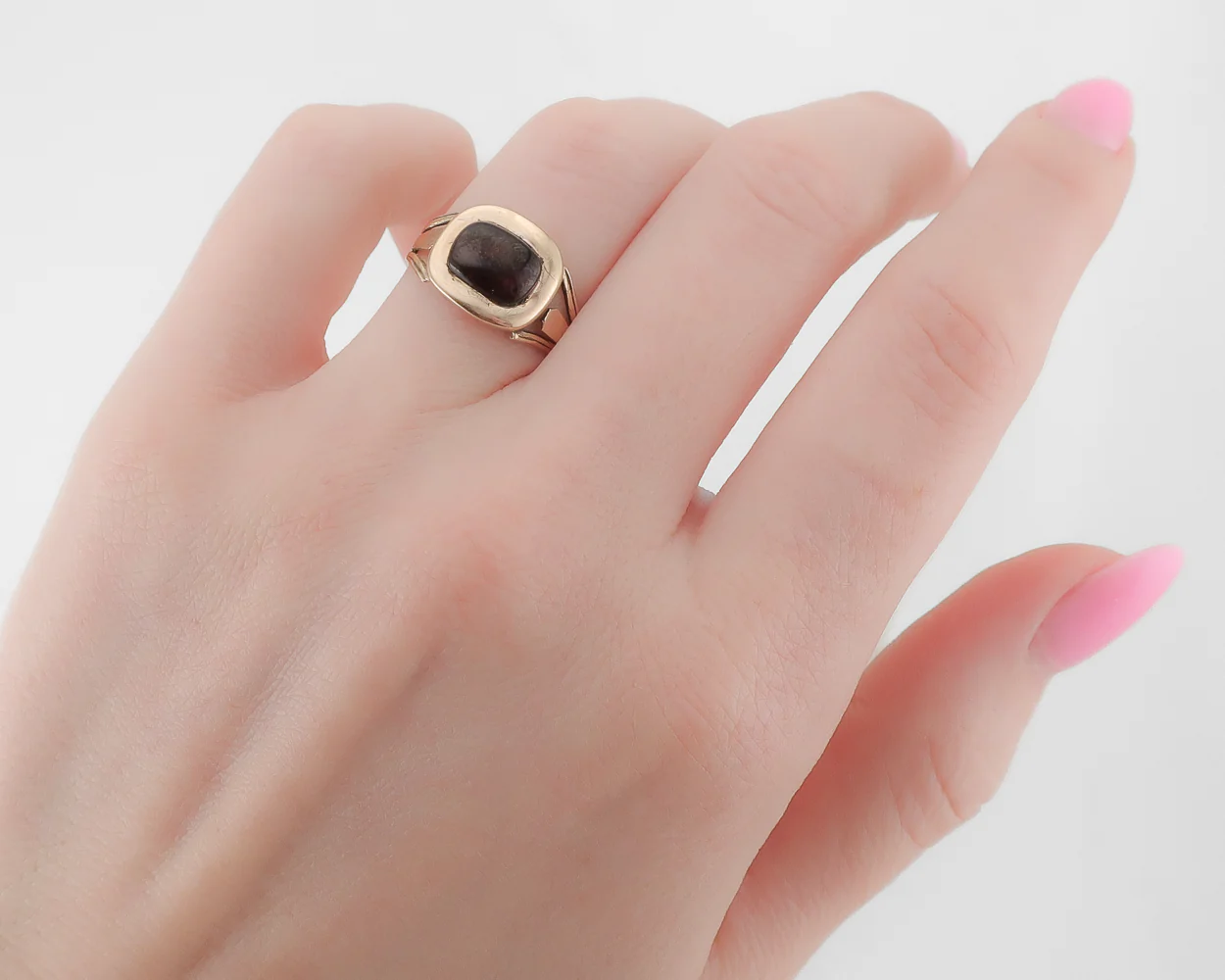 Garnet Memorial Ring Dated 1914 - Image 5