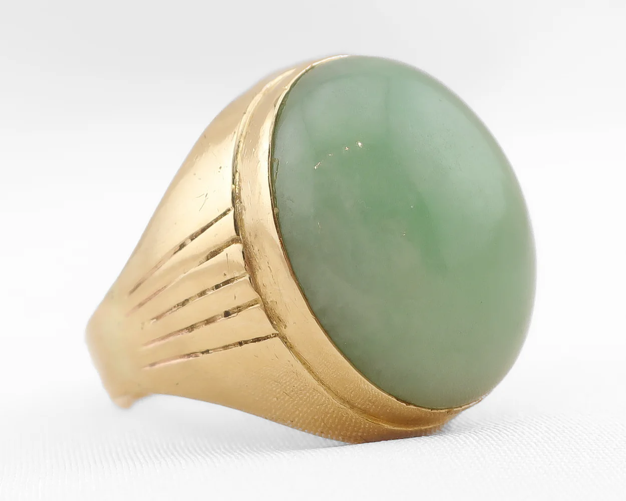 Vintage Jade Cabochon Ring
