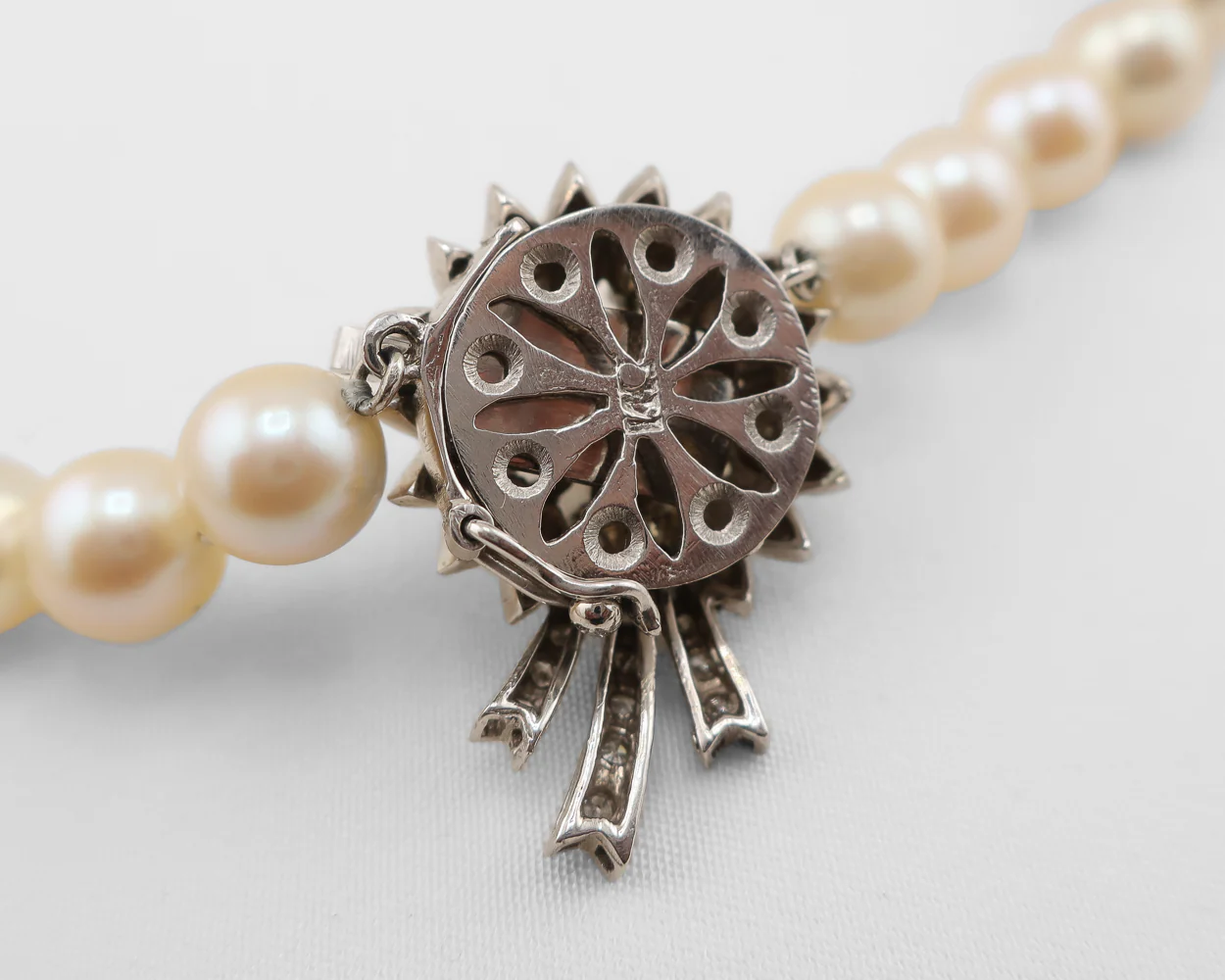 Midcentury Cultured Pearl Strand with Diamond Clasp - Image 3