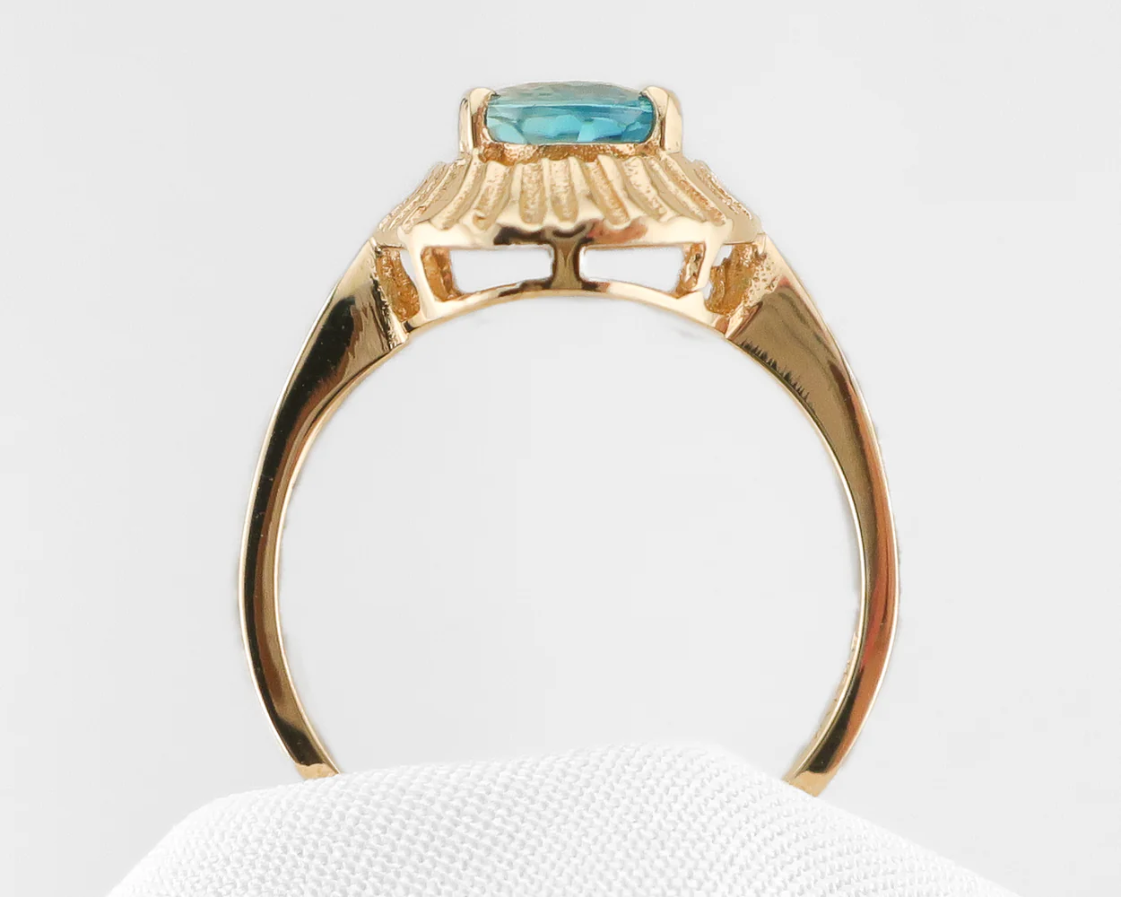 1970s Blue Zircon Ring - Image 2