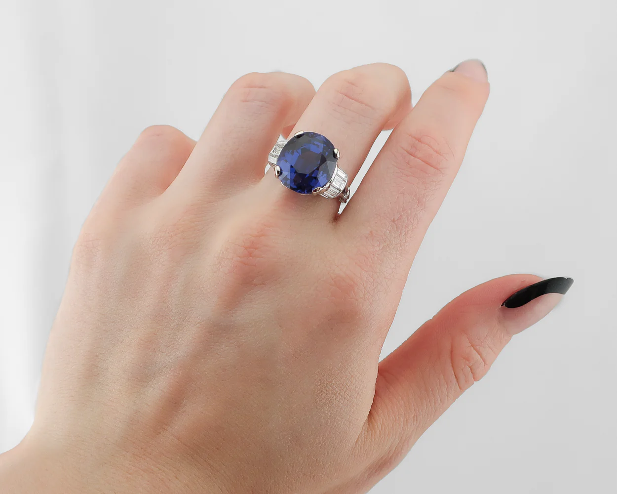 Midcentury 15.14-Carat Sapphire Ring - Image 4