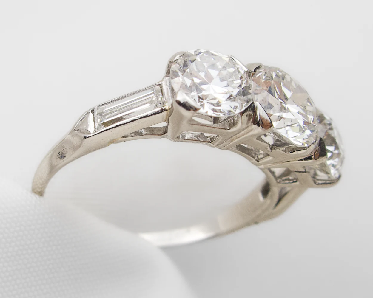 Midcentury 3-Stone Diamond Ring - Image 3