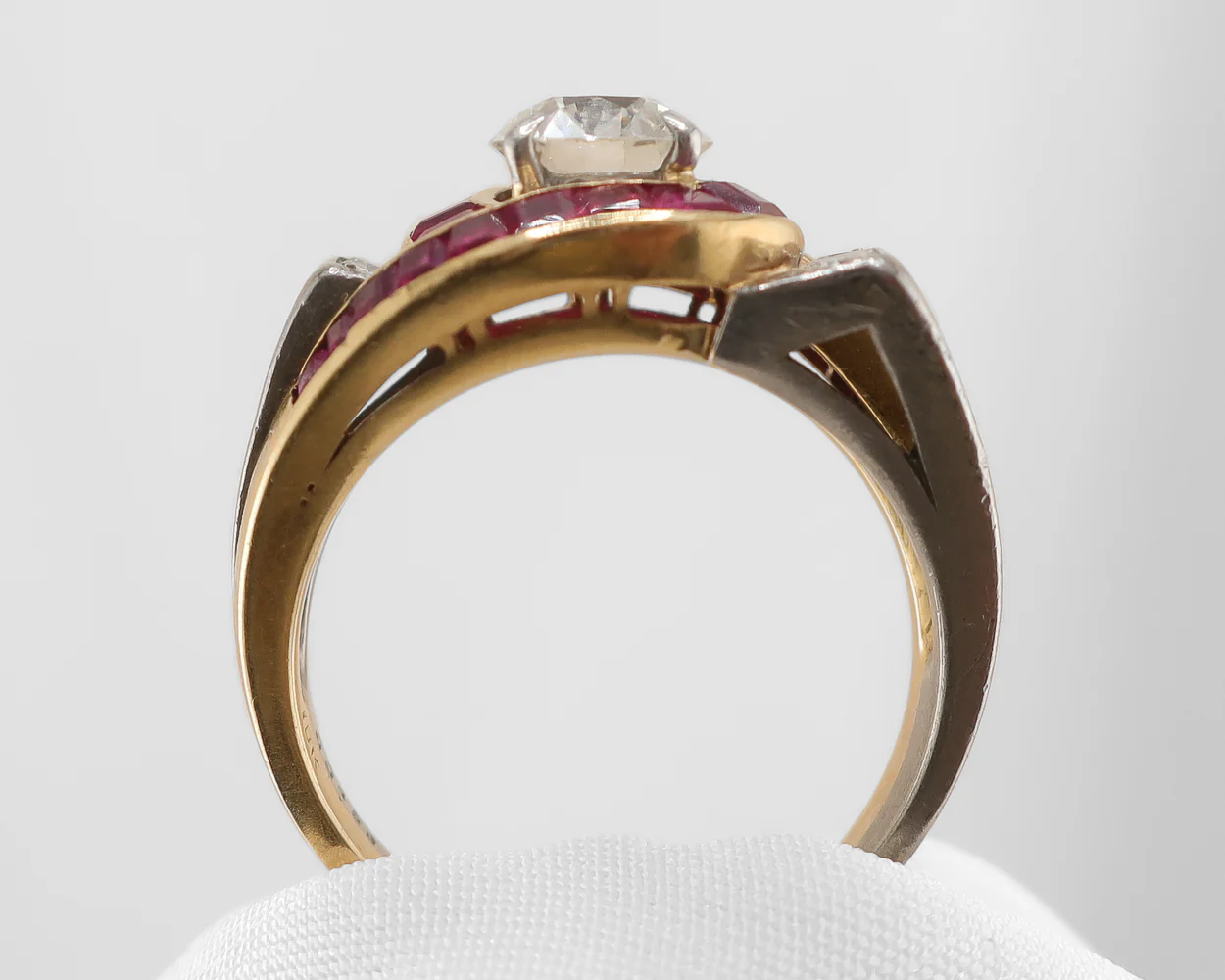 Retro Diamond & Ruby Ring - Image 2