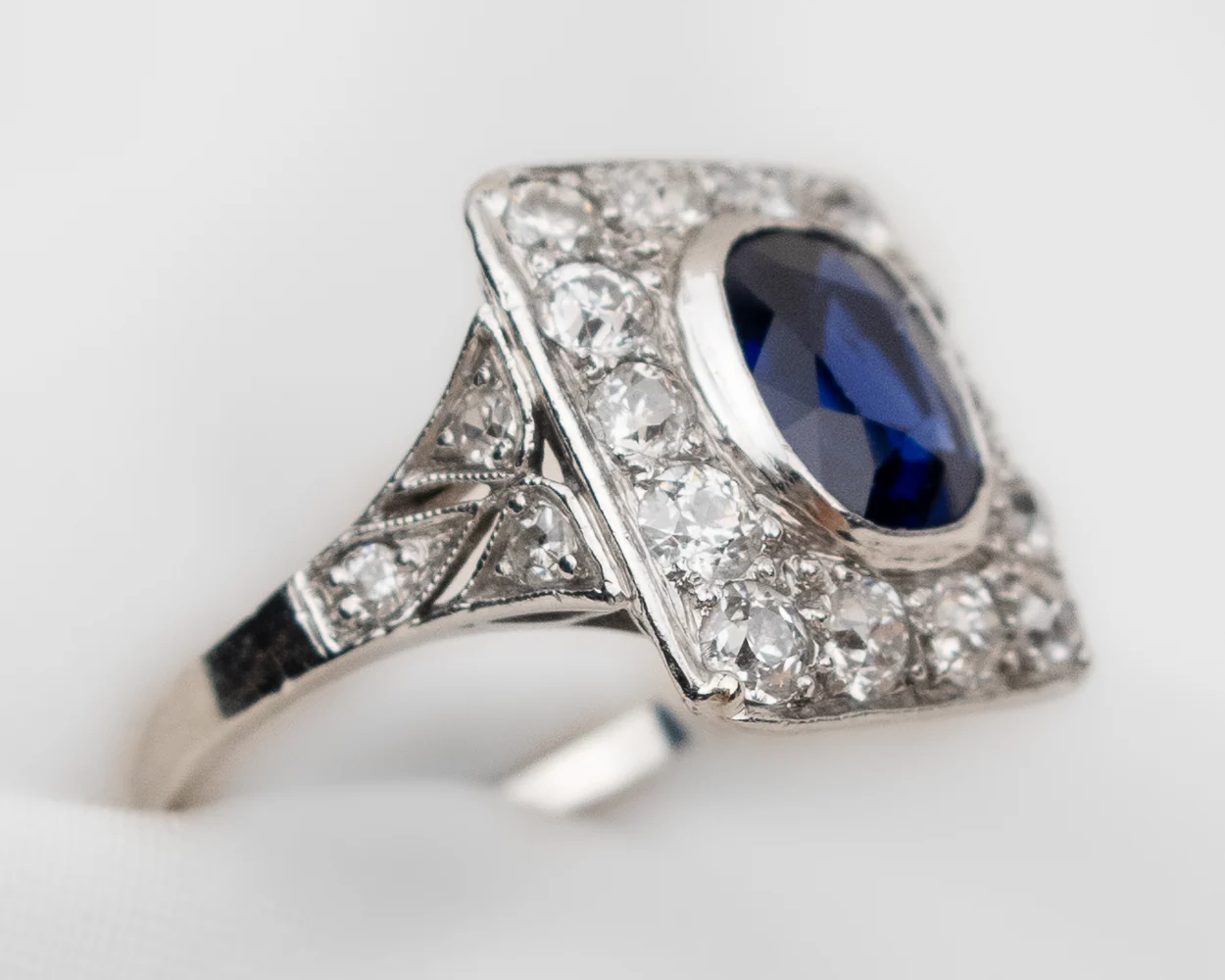 Art Deco Square Sapphire & Diamond Ring - Image 5