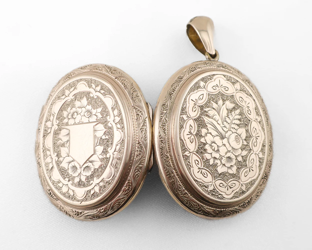 Victorian 9KT Engraved Floral Locket - Image 3