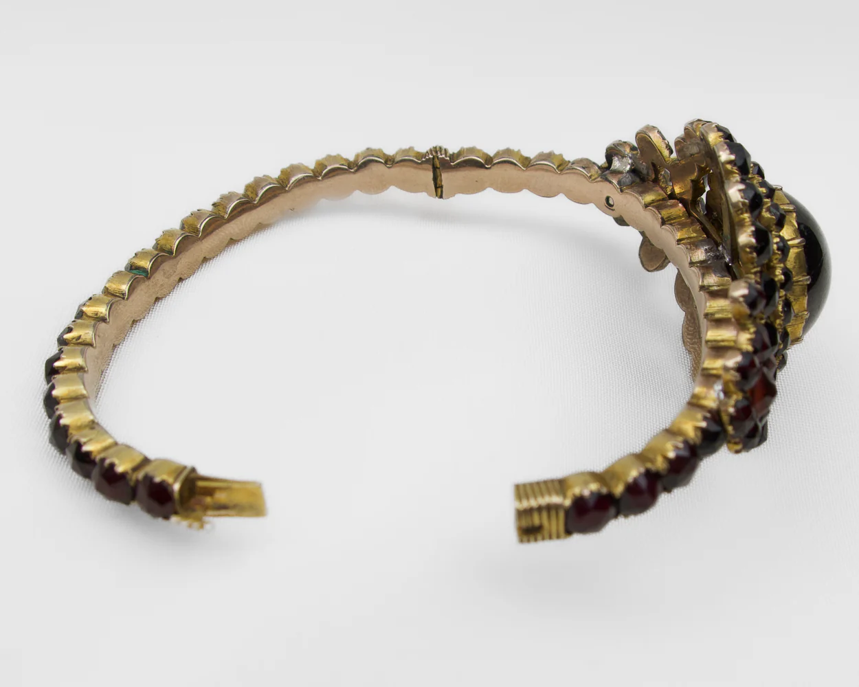Victorian Cabochon Garnet Bracelet - Image 3