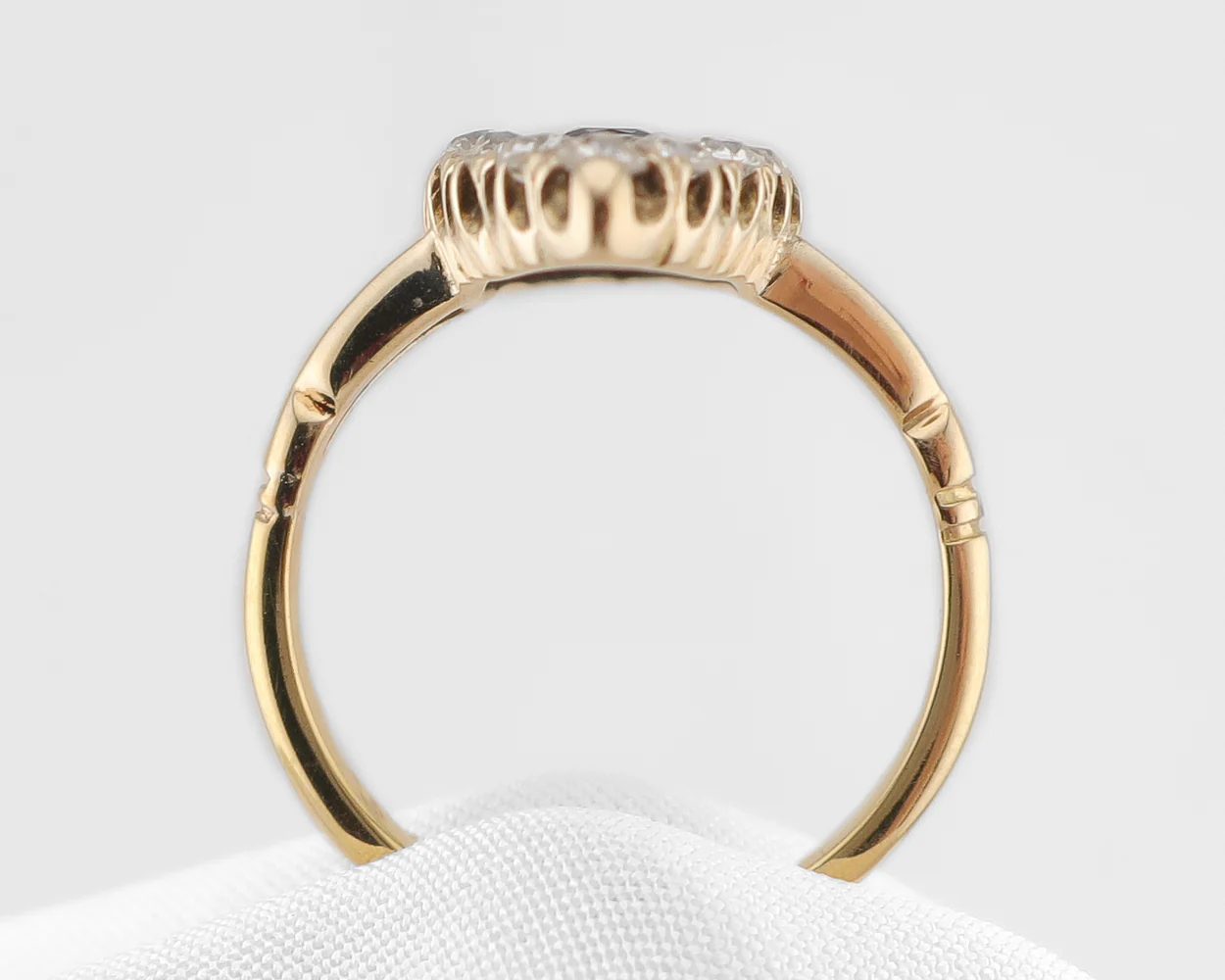 Victorian Diamond & Sapphire Ring - Image 3