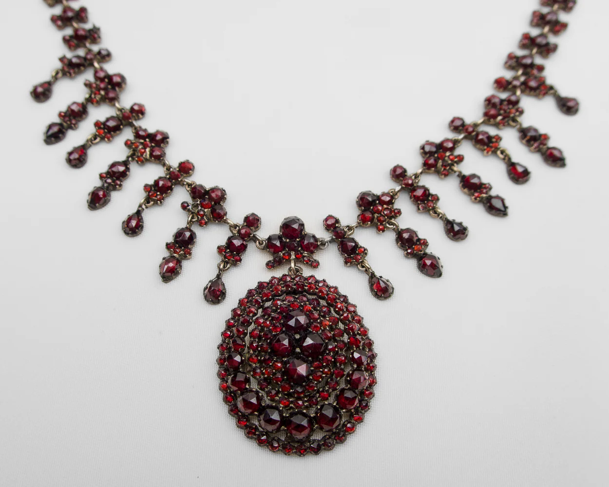 Victorian Garnet Pendant Necklace - Image 4