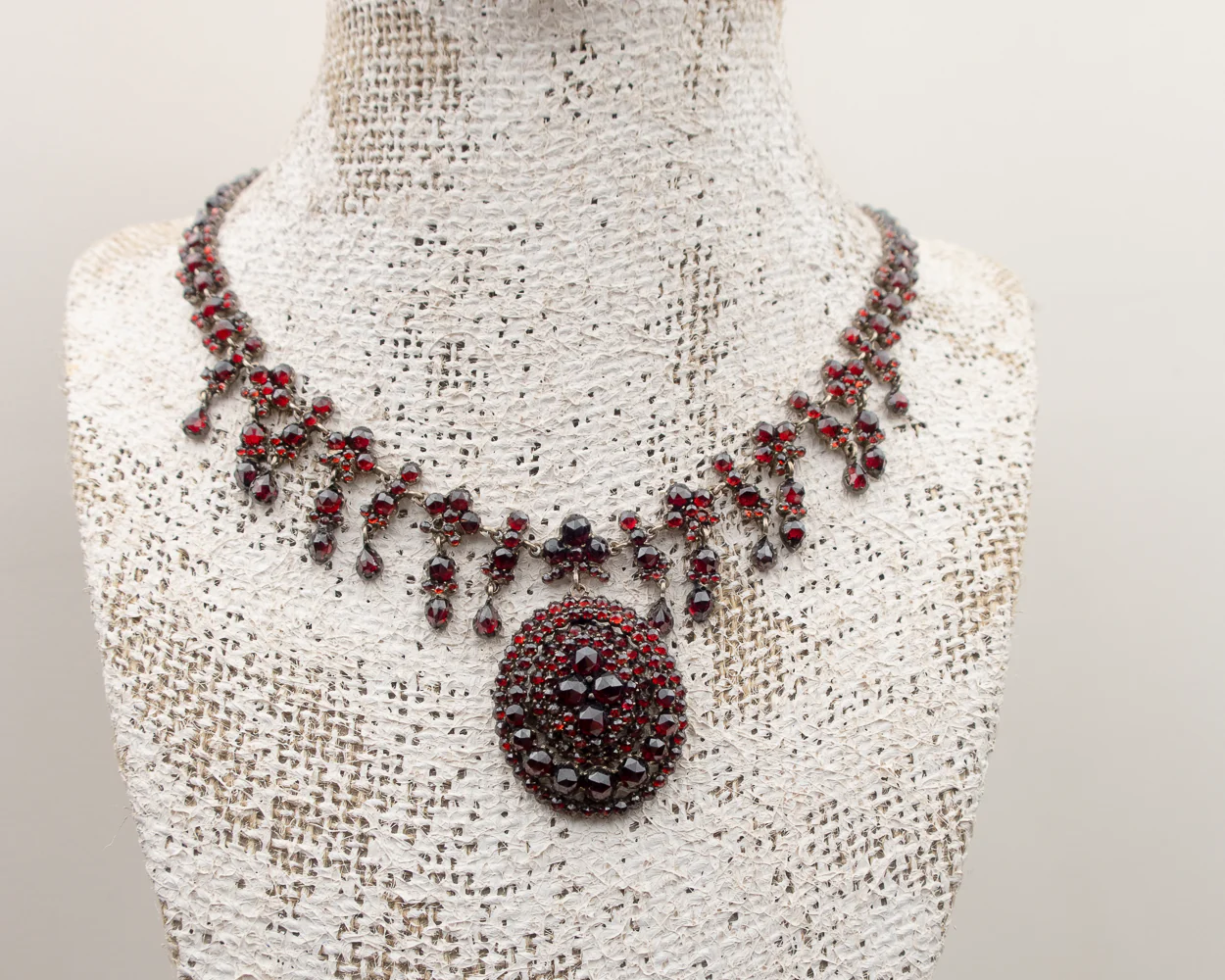 Victorian Garnet Pendant Necklace - Image 5
