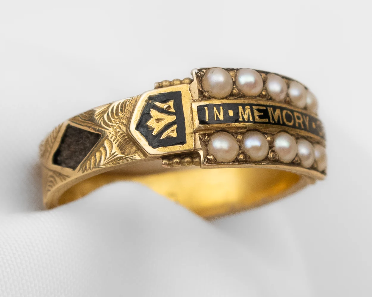 Victorian "IN MEMORY OF" Ring - Image 3