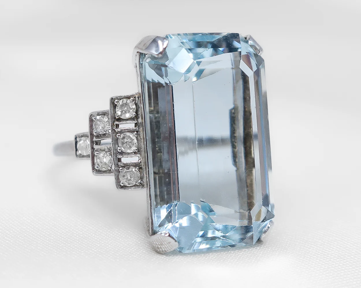 Midcentury 16.57-Carat Aquamarine Cocktail Ring - Image 3
